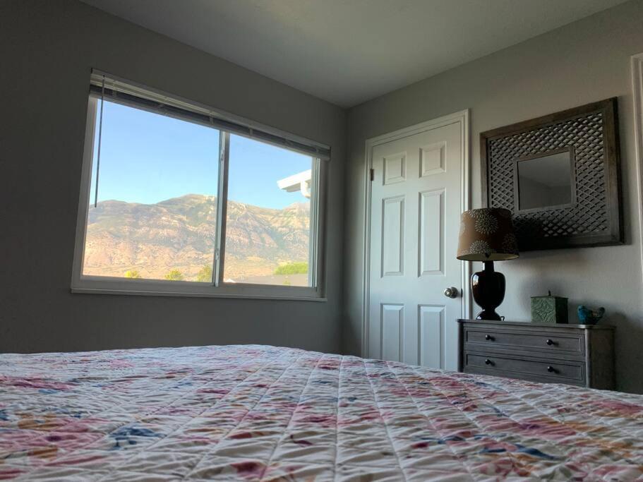 Rooms With A Mountain View プレザントグロウブ  エクステリア 写真