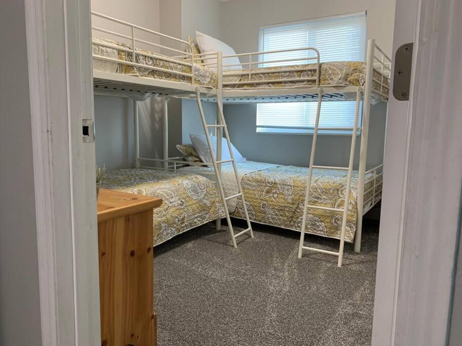 Rooms With A Mountain View プレザントグロウブ  エクステリア 写真